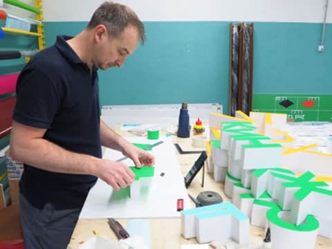 Оклейка букв пленкой