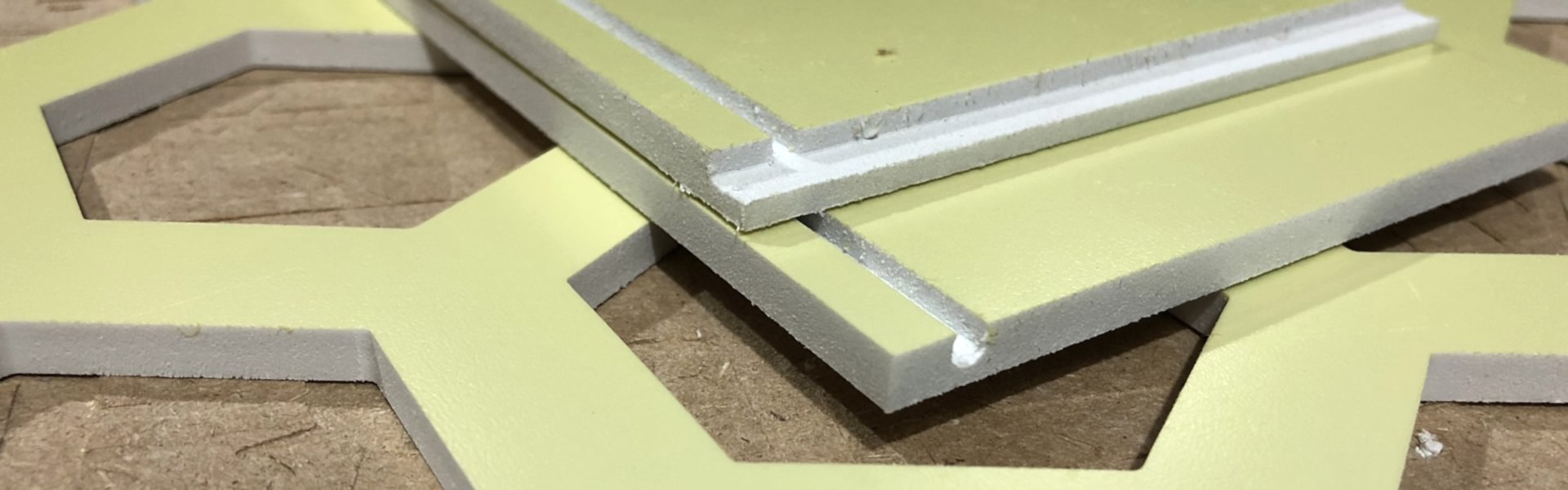 Фрезерная резка ПВХ (пластика)