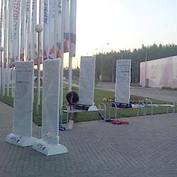 Стела с подставкой уличная