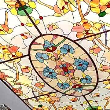 Стекло с витражным рельефом