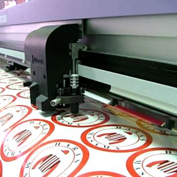 Плоттерная резка наклеек